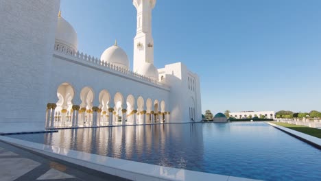 Äußeres-Der-Scheich-Zayed-Moschee-In-Abu-Dhabi
