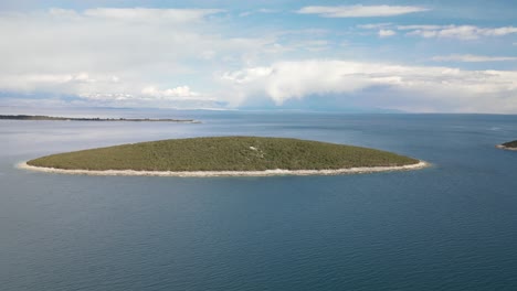 Lush-uninhabited-islet