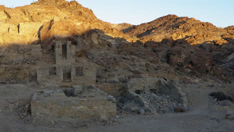 Ruinas-En-Red-Cloud-Mine,-Dolly-Left,-Arizona,-Estados-Unidos