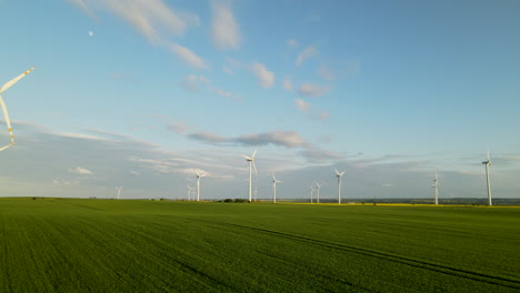 Windmühlenfarm,-Die-Grüne-Energie-Schafft,-Erneuerbare-Ressourcen,-Klimawandel