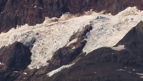 Reste-Eines-Einst-Großen-Gletschers-Zwischen-Den-Bergen-Alaskas