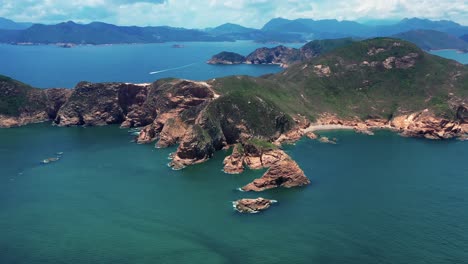 Drone-Vuela-Sobre-El-Parque-Geográfico-De-Hong-Kong-En-Sai-Kung