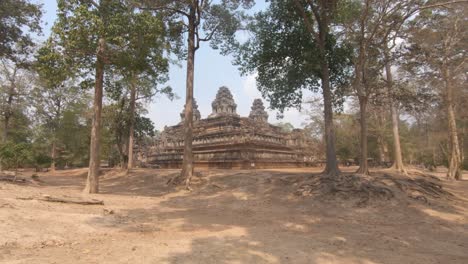 Ruinas-De-Angkor,-Magnífico-Complejo-De-Templos-Y-árboles-N-4k,-Camboya