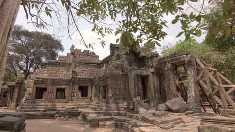 Ehrfurcht-Einflößende-Geschnitzte-Wände-Im-Tempelkomplex-Angkor-Wat