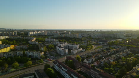 Luftaufnahme-Des-Danziger-Stadtbildpanoramas-Bei-Sonnenuntergang-Aus-Hoher-Sicht