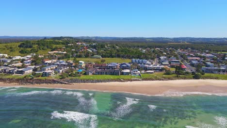 Panorama-Of-Seaside-Village-Of-Lennox-Head-At-The-Coastline-In-New-South-Wales,-Australia
