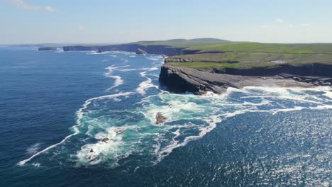 Aerial-standstill-footage-of-Kilkee-cliffs-in-Ireland
