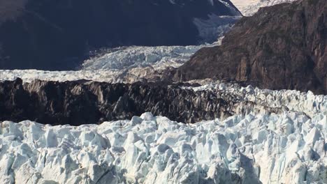 Gran-Glaciar-En-El-Parque-Nacional-De-La-Bahía-De-Los-Glaciares-Y-Preservar-Alaska