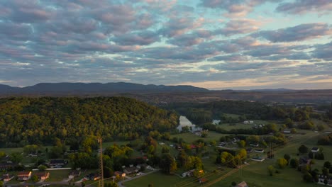 Sunrising-over-Clinton-Suburb-in-Tennessee
