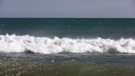 Surfista-Cayendo-En-La-Playa-De-El-Saler,-España