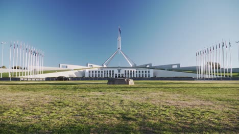 Fernsicht-Auf-Das-Parlamentsgebäude-An-Einem-Sonnigen-Tag-In-Canberra,-Australien