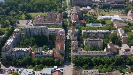 Vista-Superior-De-Estructuras-De-Edificios-En-La-Ciudad-De-Belgrado-En-Serbia