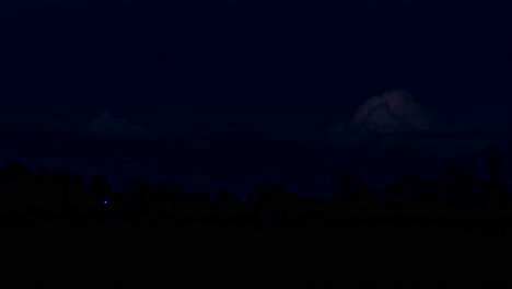 Zeitraffer-Von-Tag-Zu-Nacht-Mit-Bunten-Wolken-In-Einer-Typisch-Holländischen-Ländlichen-Gegend---Ernte