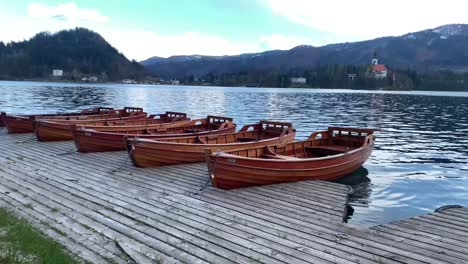 Boats-at-the-pier-of-the-Bled-Island