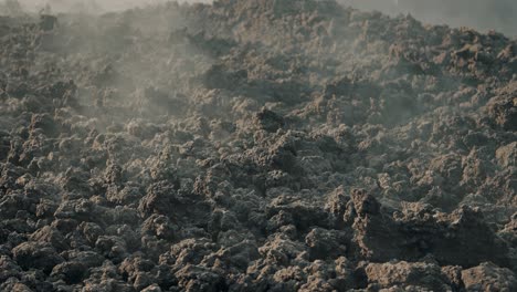 Rocas-Volcánicas-Calientes-Con-Humo-En-Guatemala