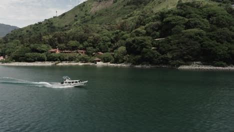 Speedboat-navigates-on-Atitlan-lake,-Guatemala