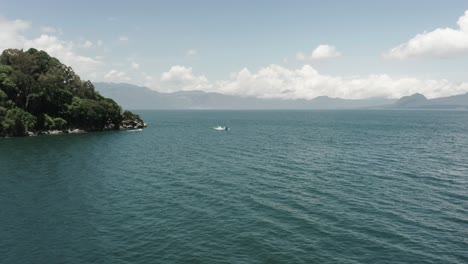 Touristic-motorboat-navigating-on-Atitlan-Lake,-Guatemala