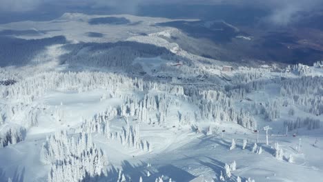 Snowscape-Mountains-With-Cable-Cars-And-Skiing-People-At-Jahorina-In-Bosnia-And-Herzegovina