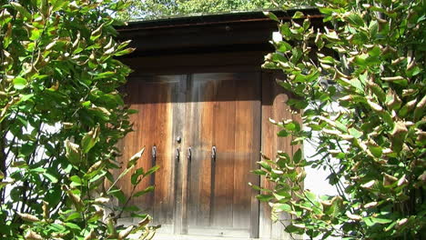 Hinoki-wood-gate-at-entrance-of-a-Japanese-garden