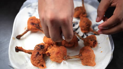 Chef-warping-alluminium-foil-on-fried-crispy-chicken-lollipop,-indian-homemade-fast-food