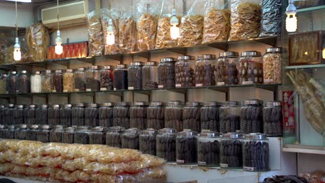 Dried-And-Preserved-Food-Shop-In-Des-Voeux-Road-West,-Sai-Ying-Pun,-Hong-Kong