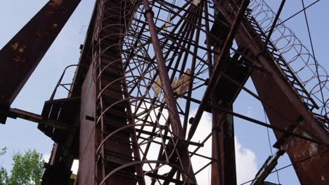Abandoned-metal-structure-in-Pripyat,-tilt-up-close-up-view