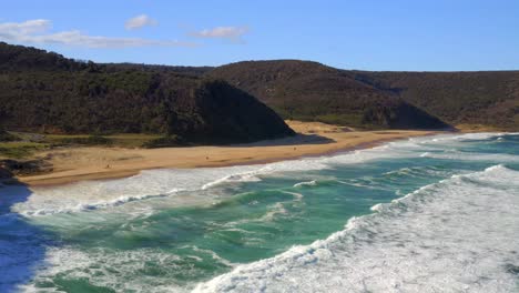 Malerischer-Blick-Auf-Das-Blaue-Meer-Und-Die-Küstenklippen-Des-Royal-National-Park-In-New-South-Wales,-Australien---Luftdrohnenaufnahme