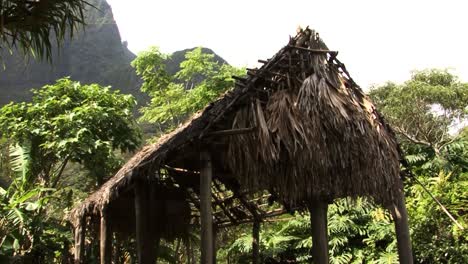 Wooden-hut,-Iao-Valley-State-Park,-Hawaii