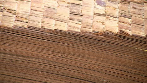 Seitenansicht-Von-Hinoki-Holzschindeln