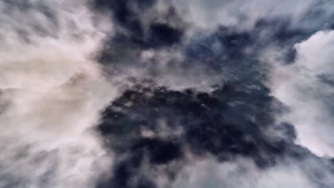 Timelapse,-Nubes-Cumulonimbus-Oscuras-Se-Mueven-En-El-Cielo-Con-Una-Tormenta-Que-Ocurre