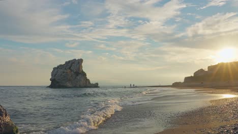 Sonnenuntergang-Am-Crow-Rock-Beach,-Südlich-Von-Spanien