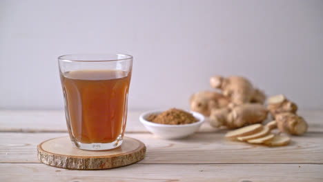 hot-and-sweet-ginger-juice-glass-with-ginger-roots---Healthy-drink-style