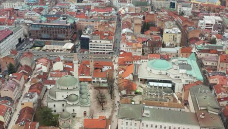 Centro-De-La-Ciudad-De-Sarajevo-Con-Iglesia-Y-Edificios-Residenciales