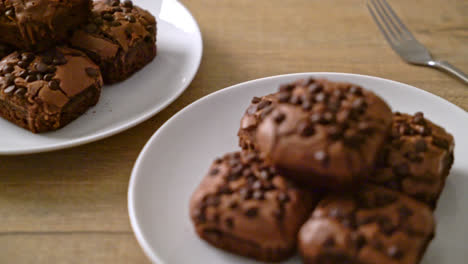 Brownies-De-Chocolate-Negro-Con-Pepitas-De-Chocolate-Encima