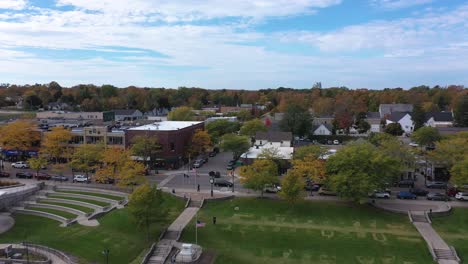 Charlevoix-Michigan-Von-4k-Drohne-Im-Herbst