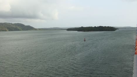 Lago-Gatun-Y-Sus-Alrededores-En-Las-Esclusas-De-Gatun,-Canal-De-Panama