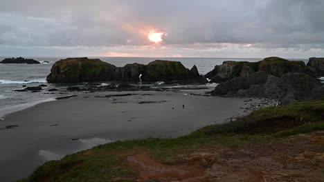 Sunlight-Streaming-Through-Clouds-Above-Rock-Formation---Elephant-Rock-In-Bandon,-Coast-Of-Oregon