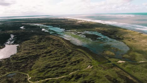 Panorama-De-La-Reserva-Natural-Con-Humedales-Y-Paisajes-De-Praderas-En-La-Isla-De-Texel-En-Holanda-Del-Norte,-Países-Bajos