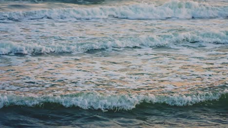 Calm-macro-ocean-waves-after-sundown