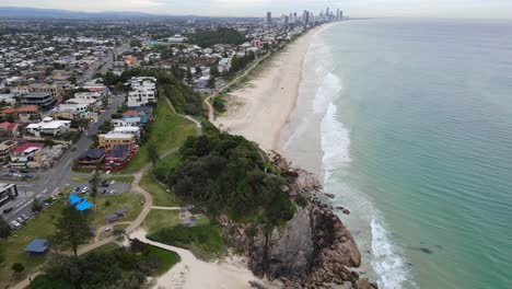 Top-View-Of-The-Mick-Shamburg-Park-Lookout-At-The-Rocky-Cliff-In-Burleigh-Beach,-Queensland,-Australia