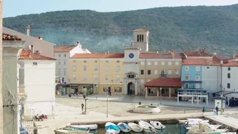 Clock-Tower-At-The-Harbourfront-Of-Cres-Seaport-In-Cres,-Croatia