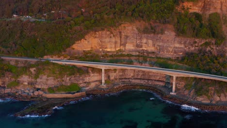 Sea-Cliff-Bridge-über-Dem-Meer-Bei-Sonnenaufgang-In-New-South-Wales,-Australien