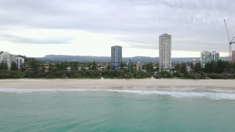 Oceanfront-Apartment-Buildings-At-Empty-Beach-Of-Burleigh-In-Gold-Coast-City,-Queensland