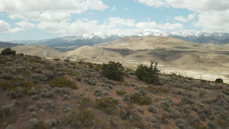 Paso-Elevado-De-Reno-Nevada-Usa-Con-Mt-Cubierto-De-Nieve