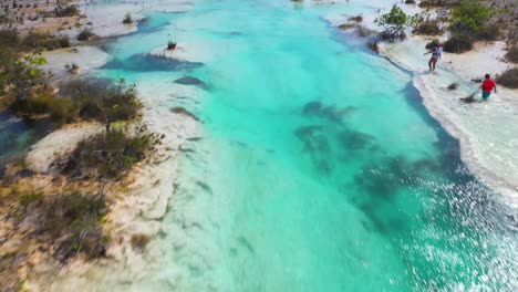 Los-Rapidos-de-Bacalar,-beautiful-tropical-lagoon-in-Mexico,-4K-aerial-view