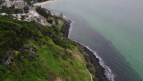Ocean-View-Track-At-Burleigh-Headland-And-Clear-Water-At-Burleigh-Heads-Rock-Pools-In-Queensland,-Australia