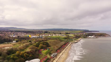 Spectacular-Aerial-View-Over-Scarborough-North-Bay,-North-Yorkshire
