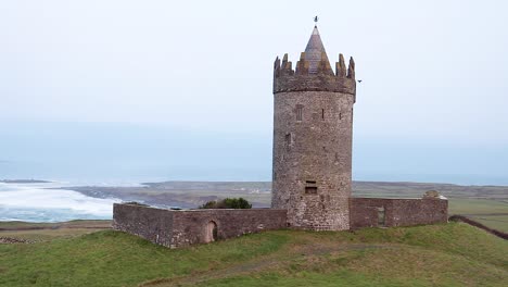 4k-Castillo-En-Doolin-Irlanda-Al-Amanecer