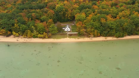 Mission-Point-Leuchtturm-4k-Drohnenvideo-Im-Herbst