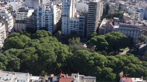 Antenne---Recoleta-Vicente-Lopez-Park,-Buenos-Aires,-Argentinien,-Totale